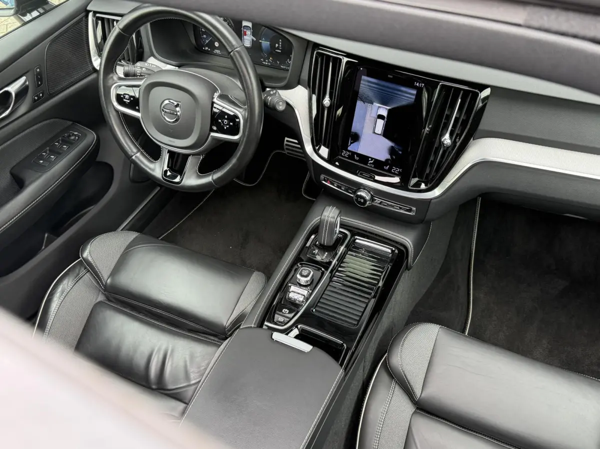 T6 Recharge AWD R-Design|360|HuD|Pano|Trekhaak|19"