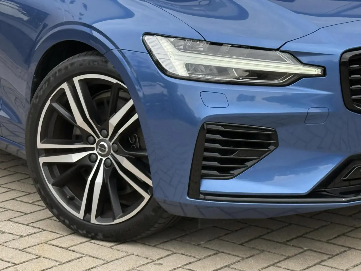 T6 Recharge AWD R-Design|360|HuD|Pano|Trekhaak|19"