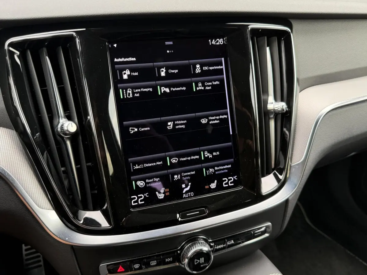T6 Recharge AWD R-Design|360|HuD|Pano|Trekhaak|19"