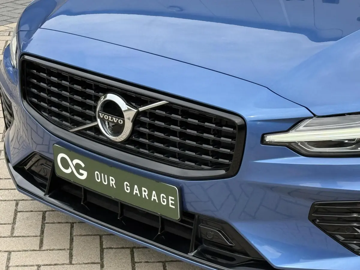 T6 Recharge AWD R-Design|360|HuD|Pano|Trekhaak|19"