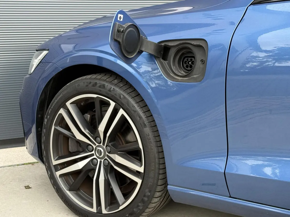T6 Recharge AWD R-Design|360|HuD|Pano|Trekhaak|19"