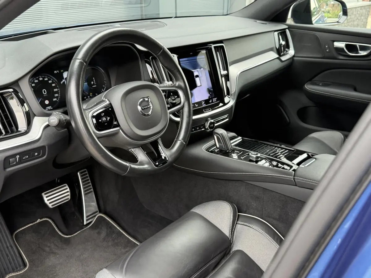 T6 Recharge AWD R-Design|360|HuD|Pano|Trekhaak|19"
