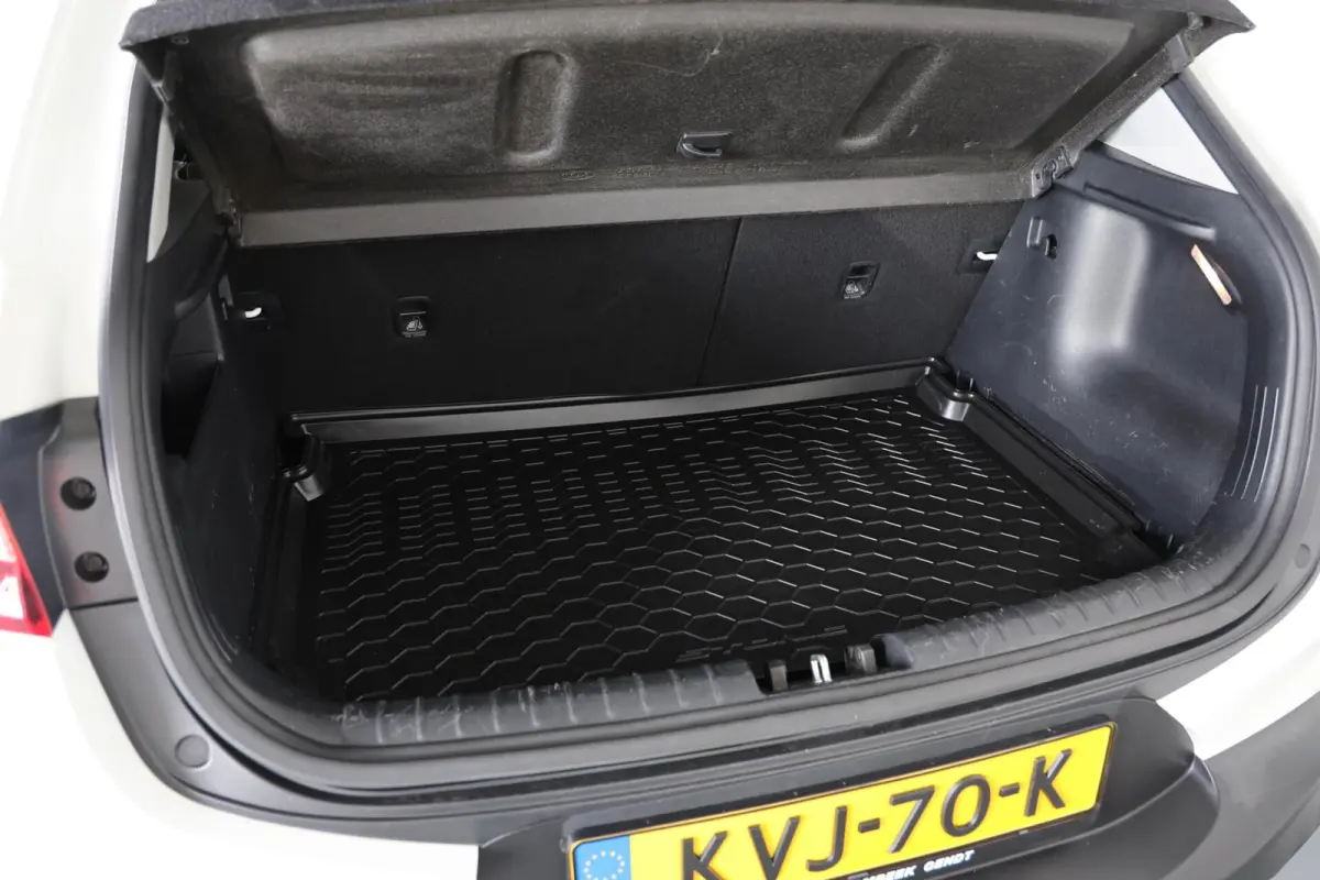1.0 T-GDi DynamicLine - Afneembare trekhaak - Carplay - Stuur/Stoelverwarming
