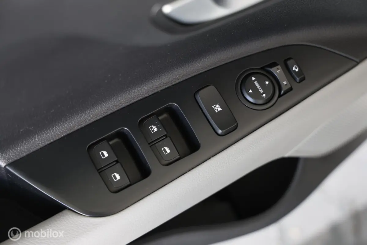1.0 T-GDi DynamicLine - Afneembare trekhaak - Carplay - Stuur/Stoelverwarming