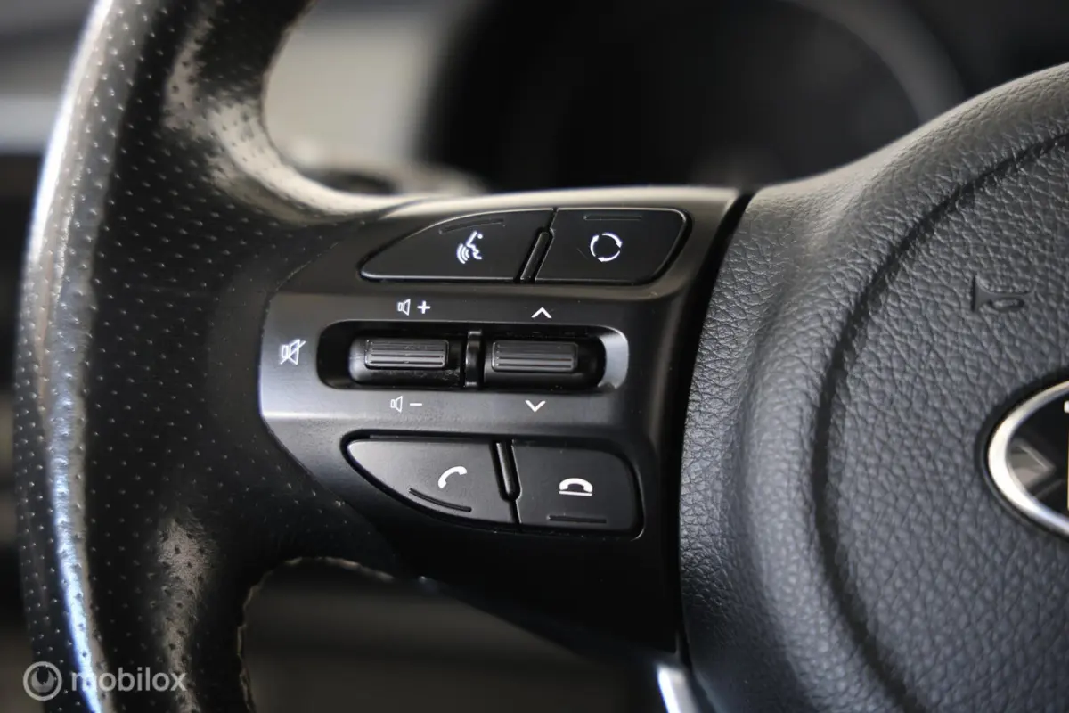 1.0 T-GDi DynamicLine - Afneembare trekhaak - Carplay - Stuur/Stoelverwarming