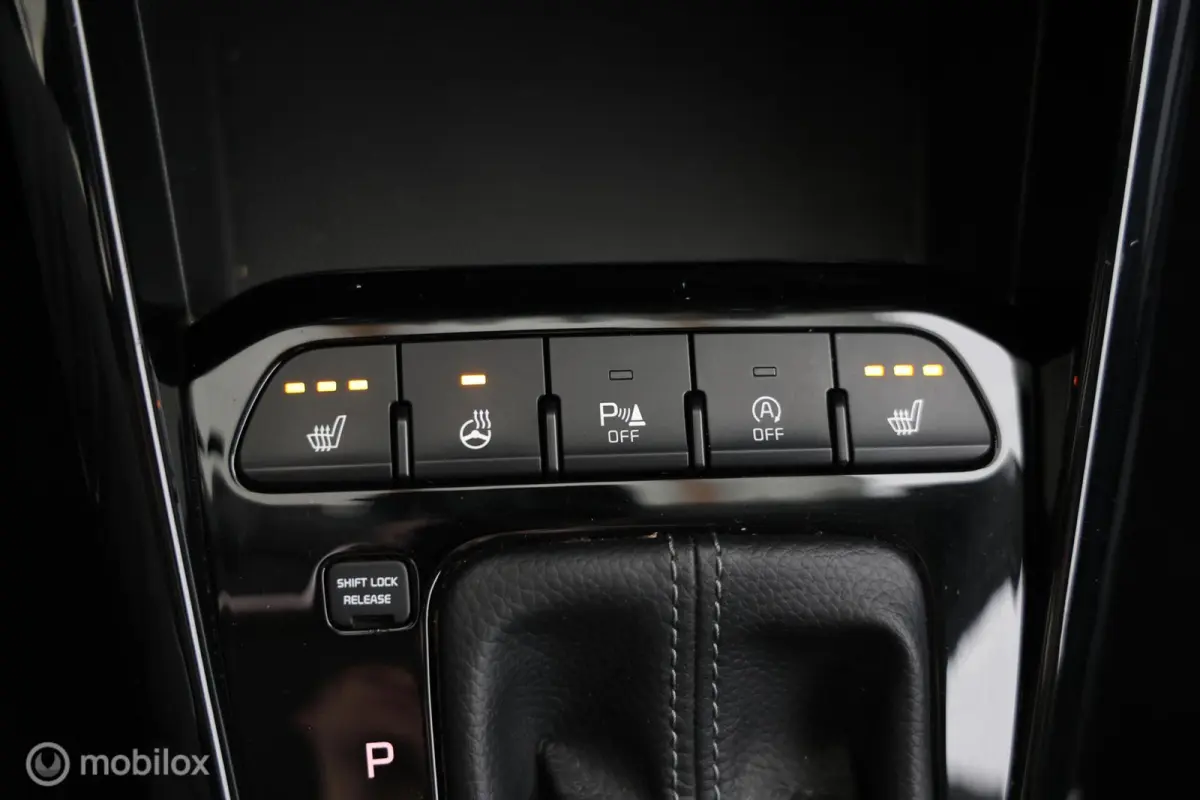 1.0 T-GDi DynamicLine - Afneembare trekhaak - Carplay - Stuur/Stoelverwarming