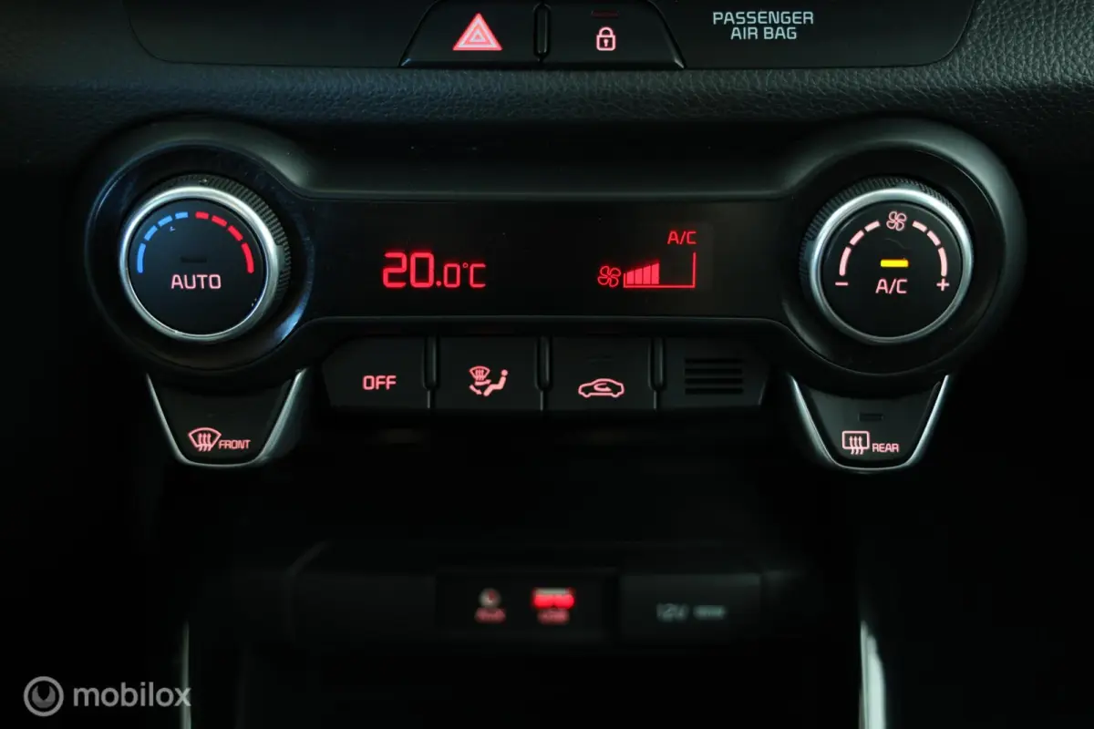 1.0 T-GDi DynamicLine - Afneembare trekhaak - Carplay - Stuur/Stoelverwarming