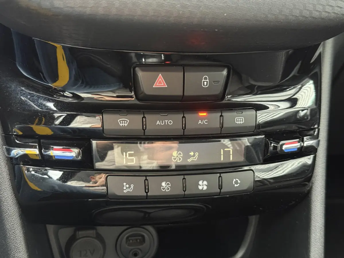 1.2 PureTech Blue Lease Executive 2e Eigenaar|Navi|Carplay|PDC|Clima|Cruise|Elek ramen|LM velgen|N.A.P| D-riem vv in 2024 | APK tot 07-2027