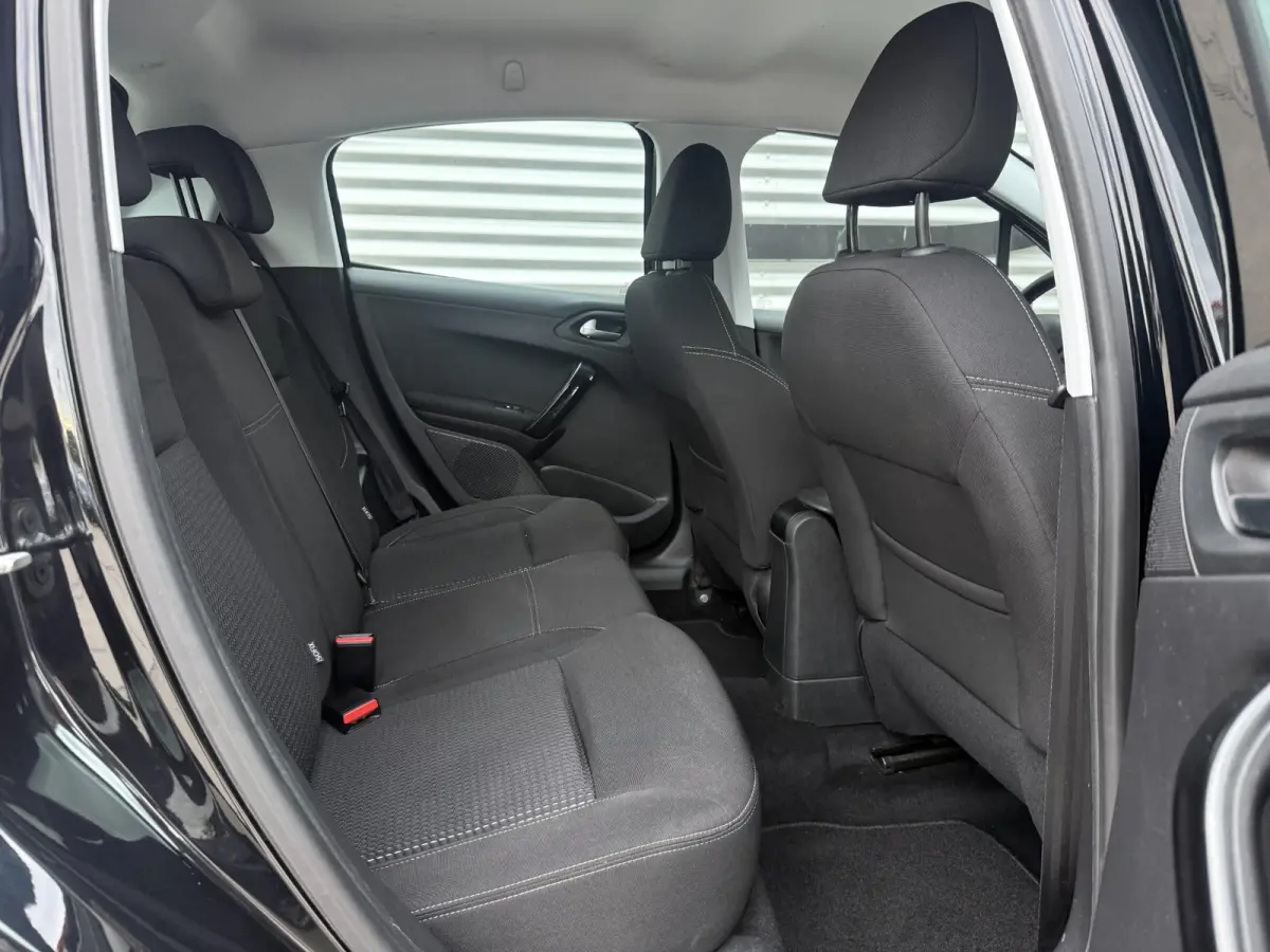 1.2 PureTech Blue Lease Executive 2e Eigenaar|Navi|Carplay|PDC|Clima|Cruise|Elek ramen|LM velgen|N.A.P| D-riem vv in 2024 | APK tot 07-2027