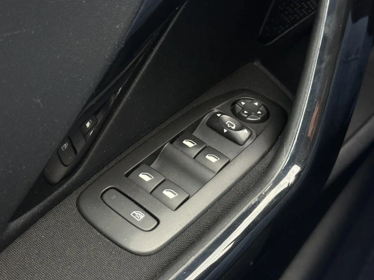 1.2 PureTech Blue Lease Executive 2e Eigenaar|Navi|Carplay|PDC|Clima|Cruise|Elek ramen|LM velgen|N.A.P| D-riem vv in 2024 | APK tot 07-2027