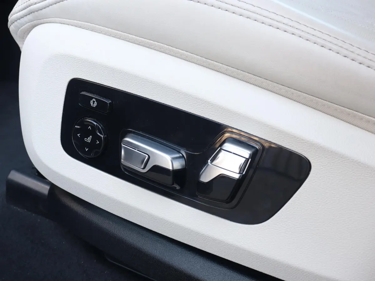 xDrive50e | M Sportpakket Pro | Panodak | Trekhaak | Driving Assistant Prof. | Soft Close | Bowers & Wilkins | Massage | SOH 100% | 22'' LMV