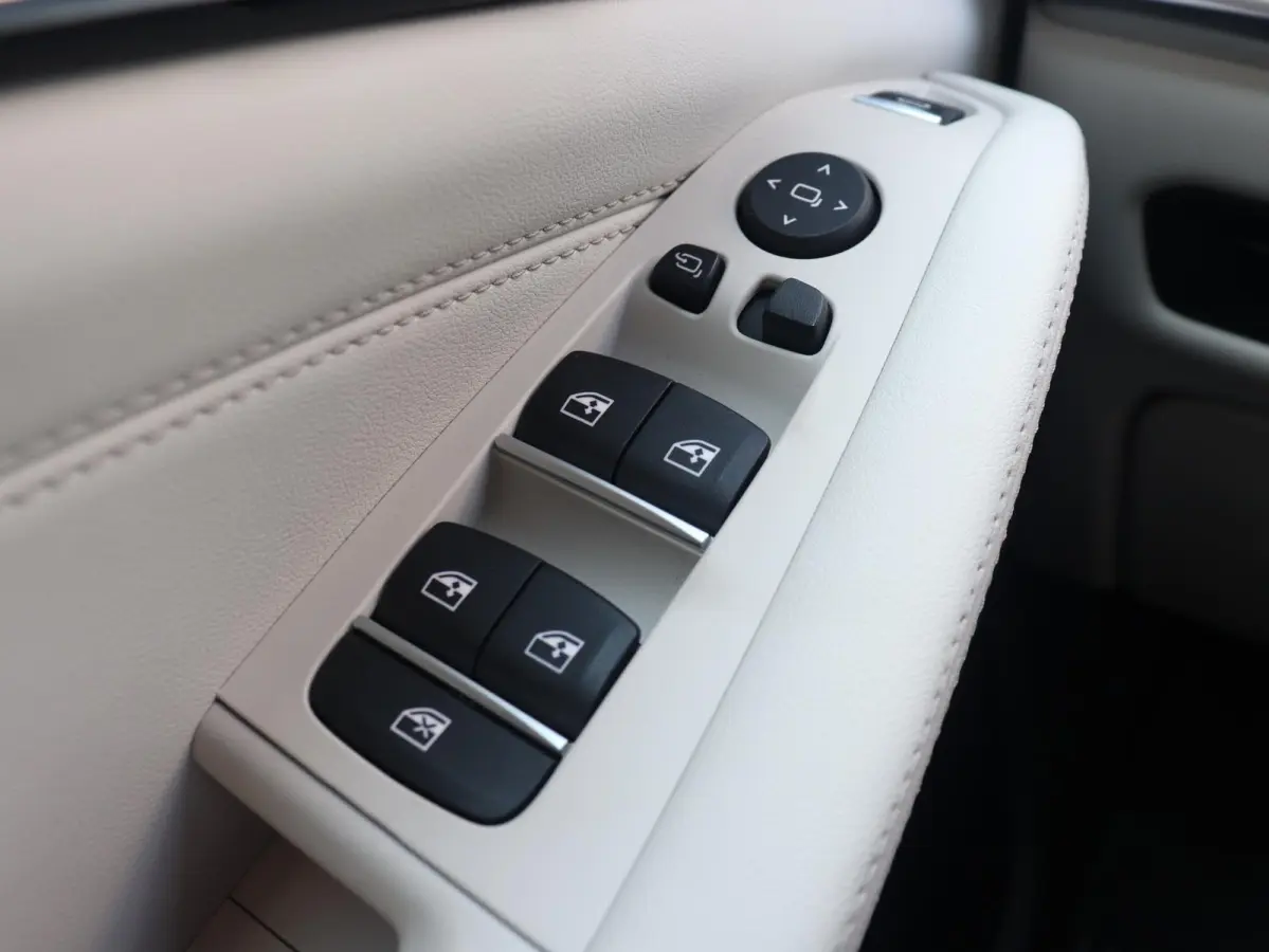 xDrive50e | M Sportpakket Pro | Panodak | Trekhaak | Driving Assistant Prof. | Soft Close | Bowers & Wilkins | Massage | SOH 100% | 22'' LMV