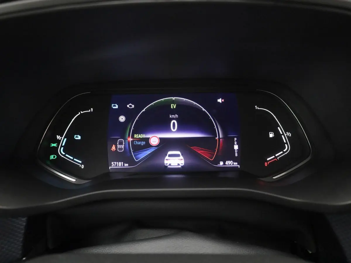 1.6 E-Tech hybrid 145 evolution | TREKHAAK | CAMERA | NAVIGATIE | KEY-LESS