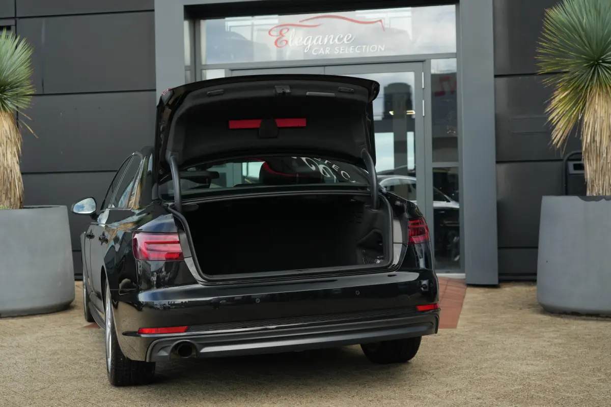 1.4 TFSI Sport S line Black Edition | 150 PK | Leder | Navigatie | Parkeersensoren | Audi A4 Limousine 1.4 TFSI Sport S line Black Edition 150 PK met 1.395 cc 4-cilinder benzinemotor, luxe l
