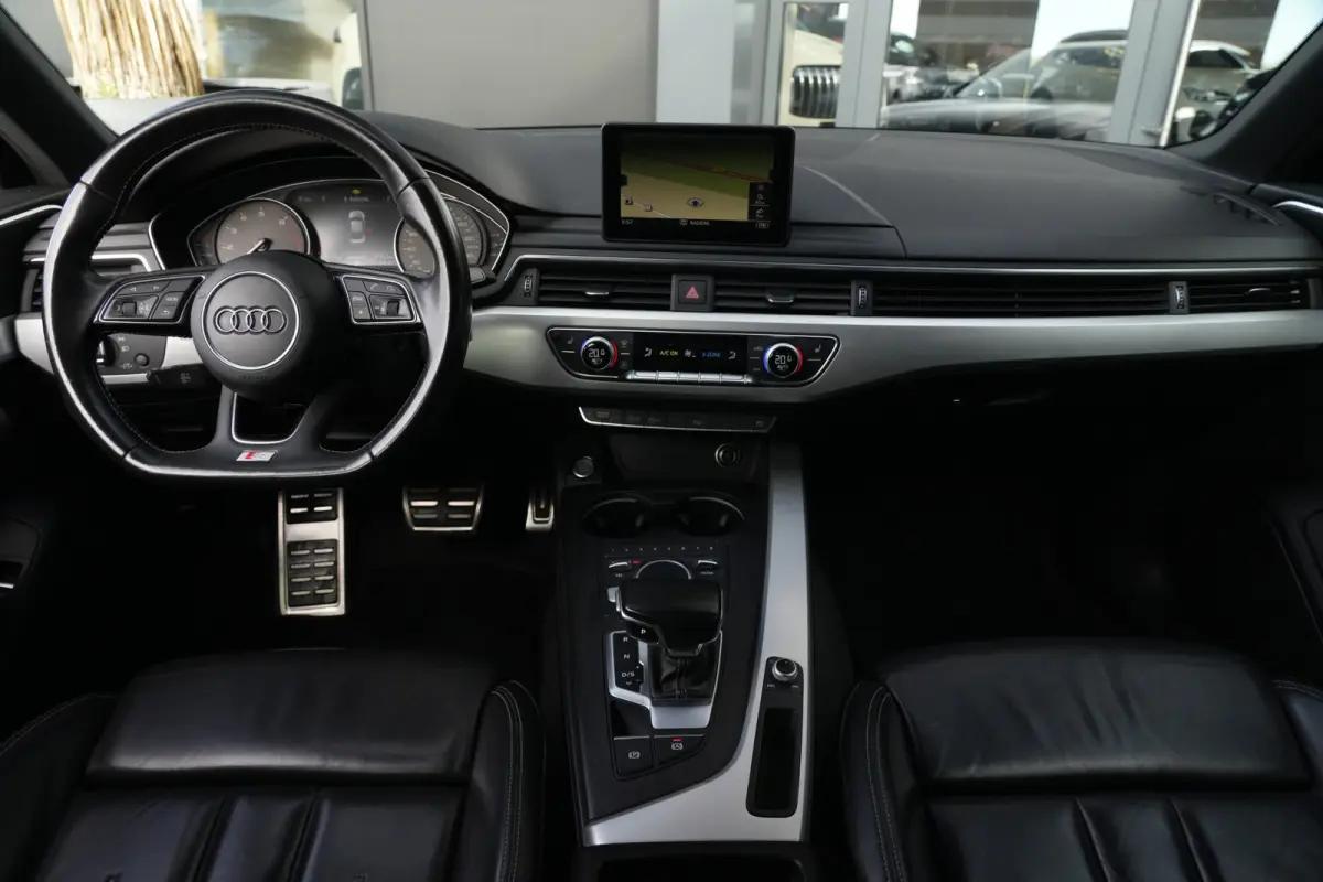 1.4 TFSI Sport S line Black Edition | 150 PK | Leder | Navigatie | Parkeersensoren | Audi A4 Limousine 1.4 TFSI Sport S line Black Edition 150 PK met 1.395 cc 4-cilinder benzinemotor, luxe l