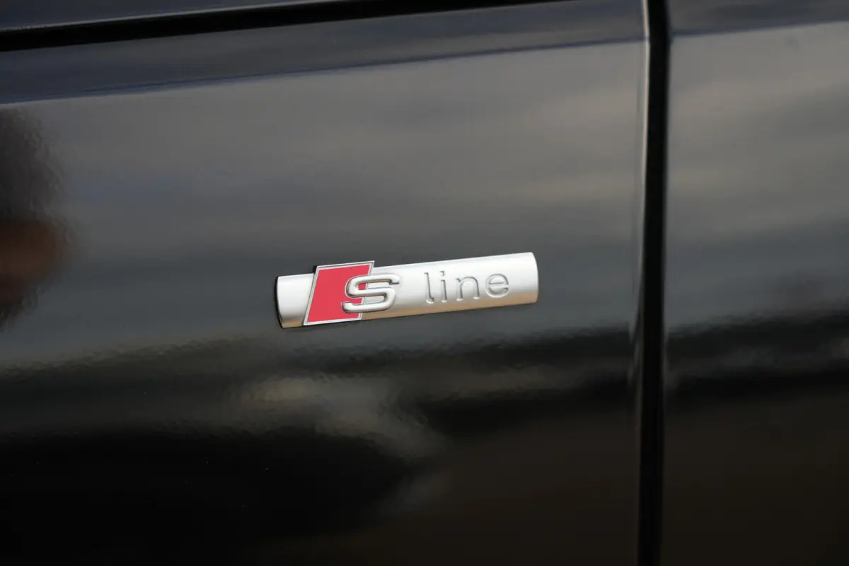 1.4 TFSI Sport S line Black Edition | 150 PK | Leder | Navigatie | Parkeersensoren | Audi A4 Limousine 1.4 TFSI Sport S line Black Edition 150 PK met 1.395 cc 4-cilinder benzinemotor, luxe l