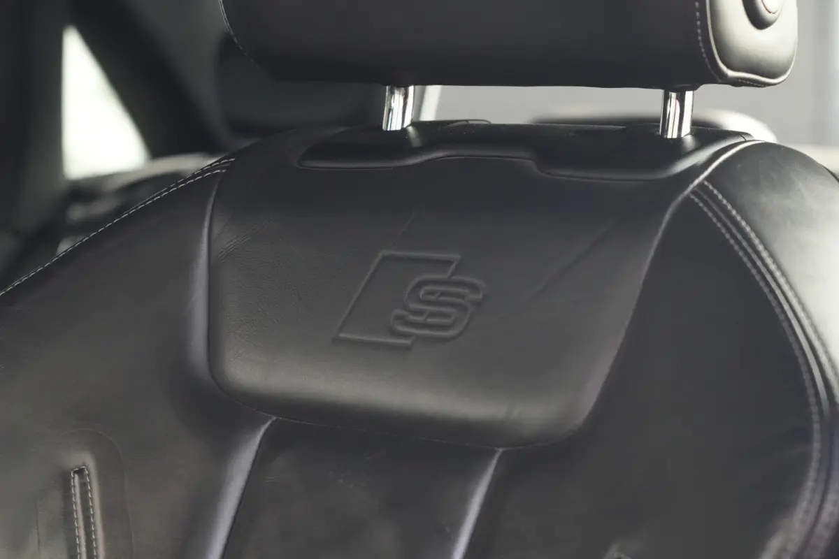 1.4 TFSI Sport S line Black Edition | 150 PK | Leder | Navigatie | Parkeersensoren | Audi A4 Limousine 1.4 TFSI Sport S line Black Edition 150 PK met 1.395 cc 4-cilinder benzinemotor, luxe l