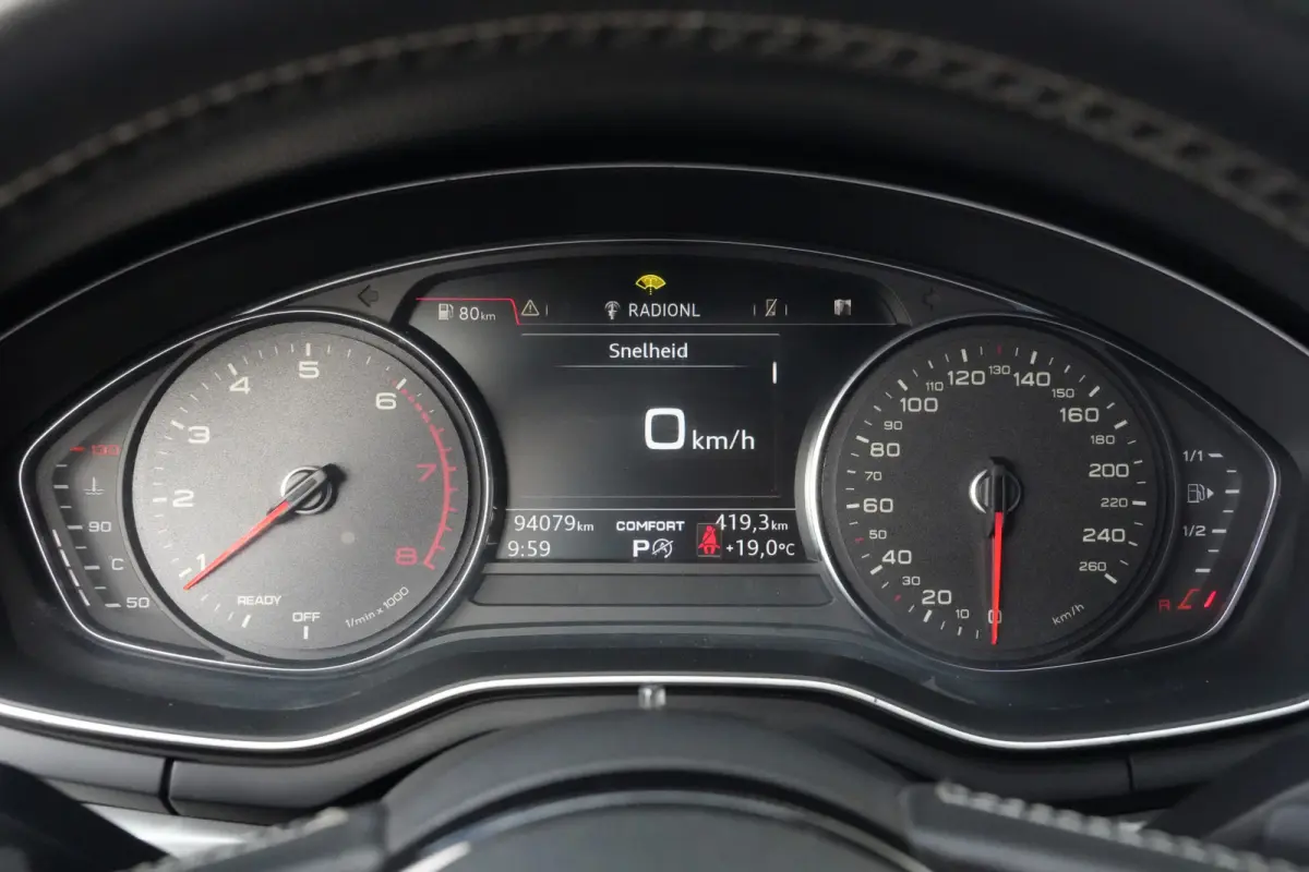 1.4 TFSI Sport S line Black Edition | 150 PK | Leder | Navigatie | Parkeersensoren | Audi A4 Limousine 1.4 TFSI Sport S line Black Edition 150 PK met 1.395 cc 4-cilinder benzinemotor, luxe l