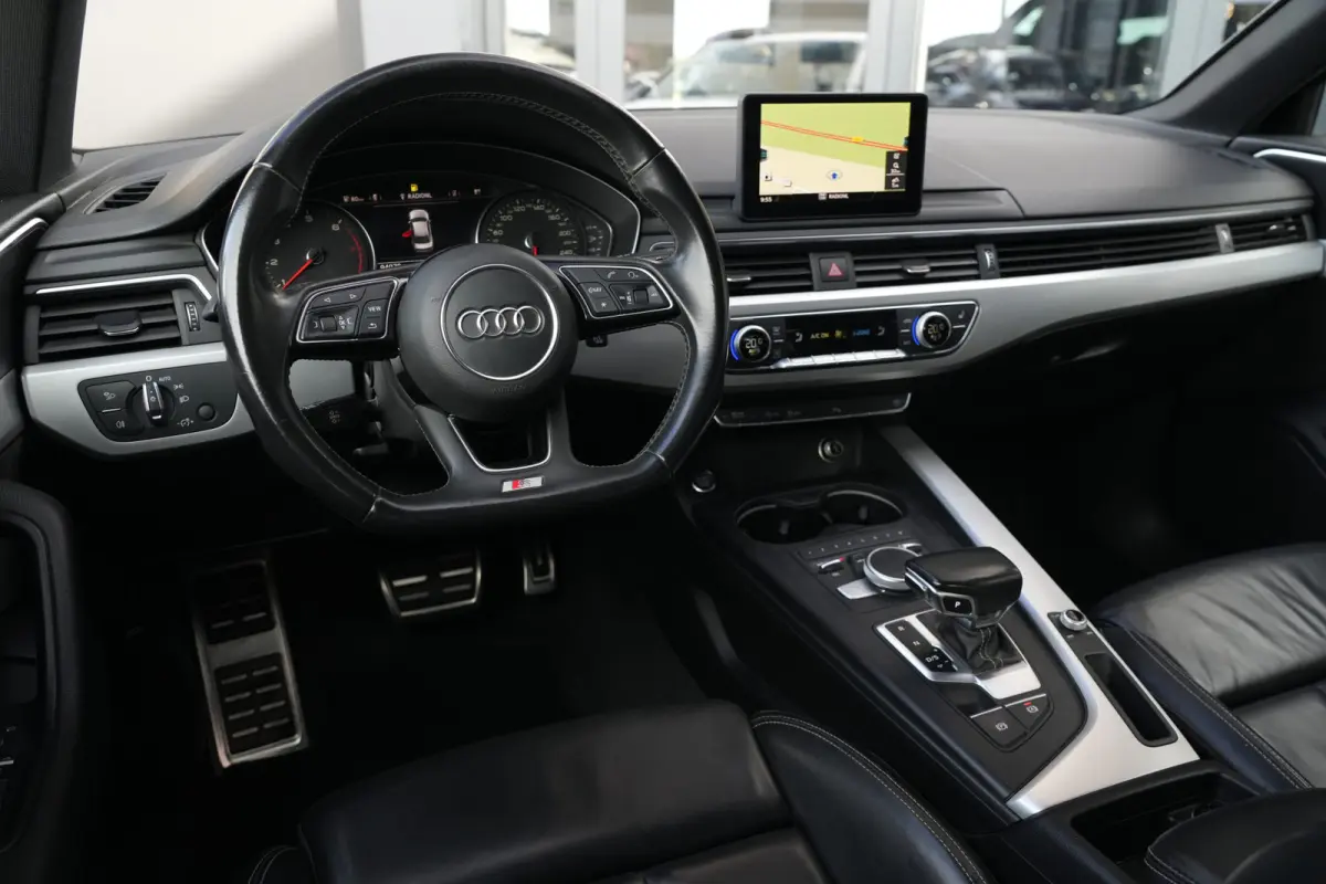 1.4 TFSI Sport S line Black Edition | 150 PK | Leder | Navigatie | Parkeersensoren | Audi A4 Limousine 1.4 TFSI Sport S line Black Edition 150 PK met 1.395 cc 4-cilinder benzinemotor, luxe l