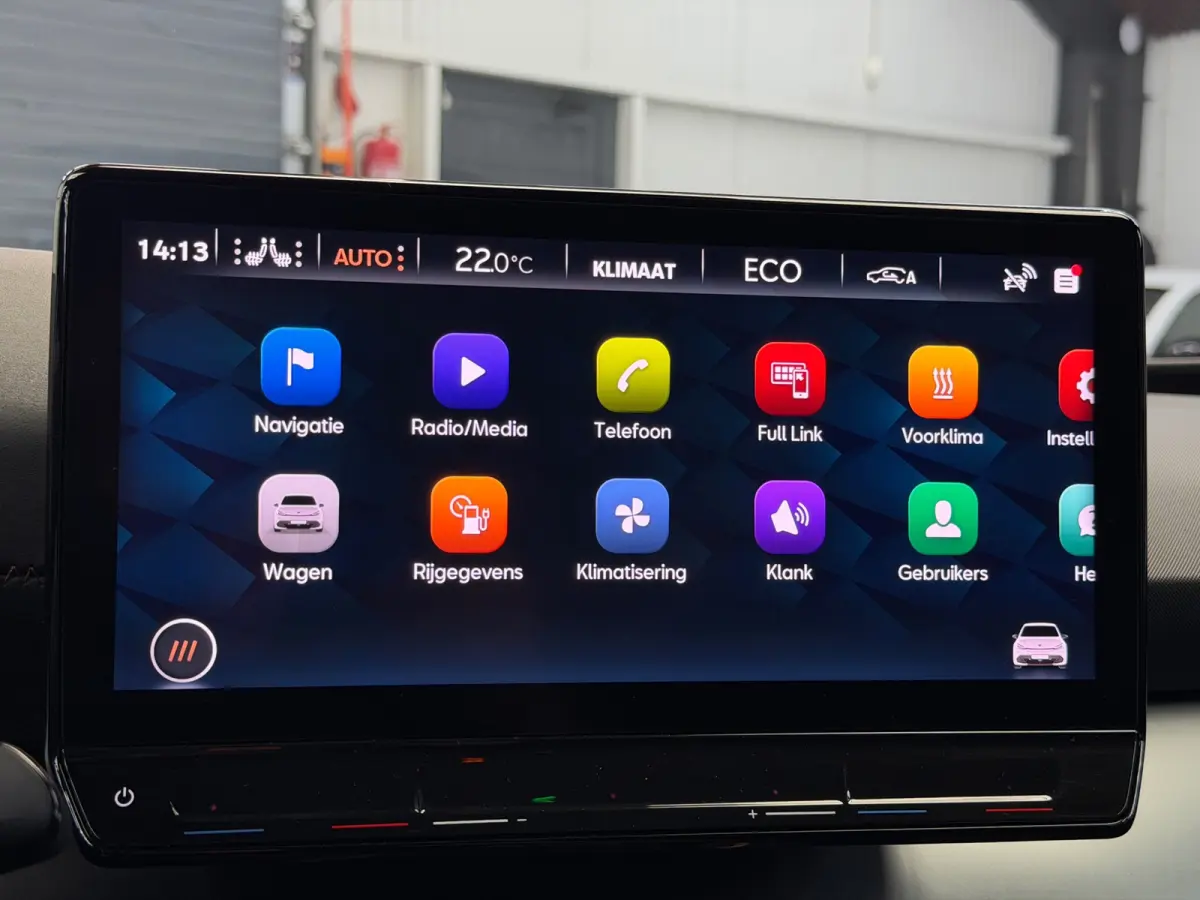 Essential 62 kWh CarPlay 204 pk