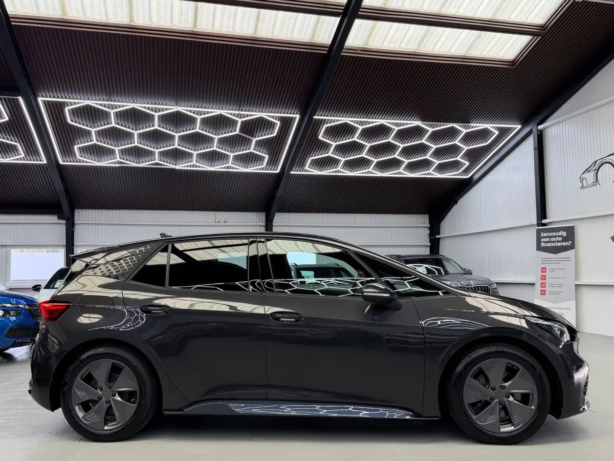 Essential 62 kWh CarPlay 204 pk