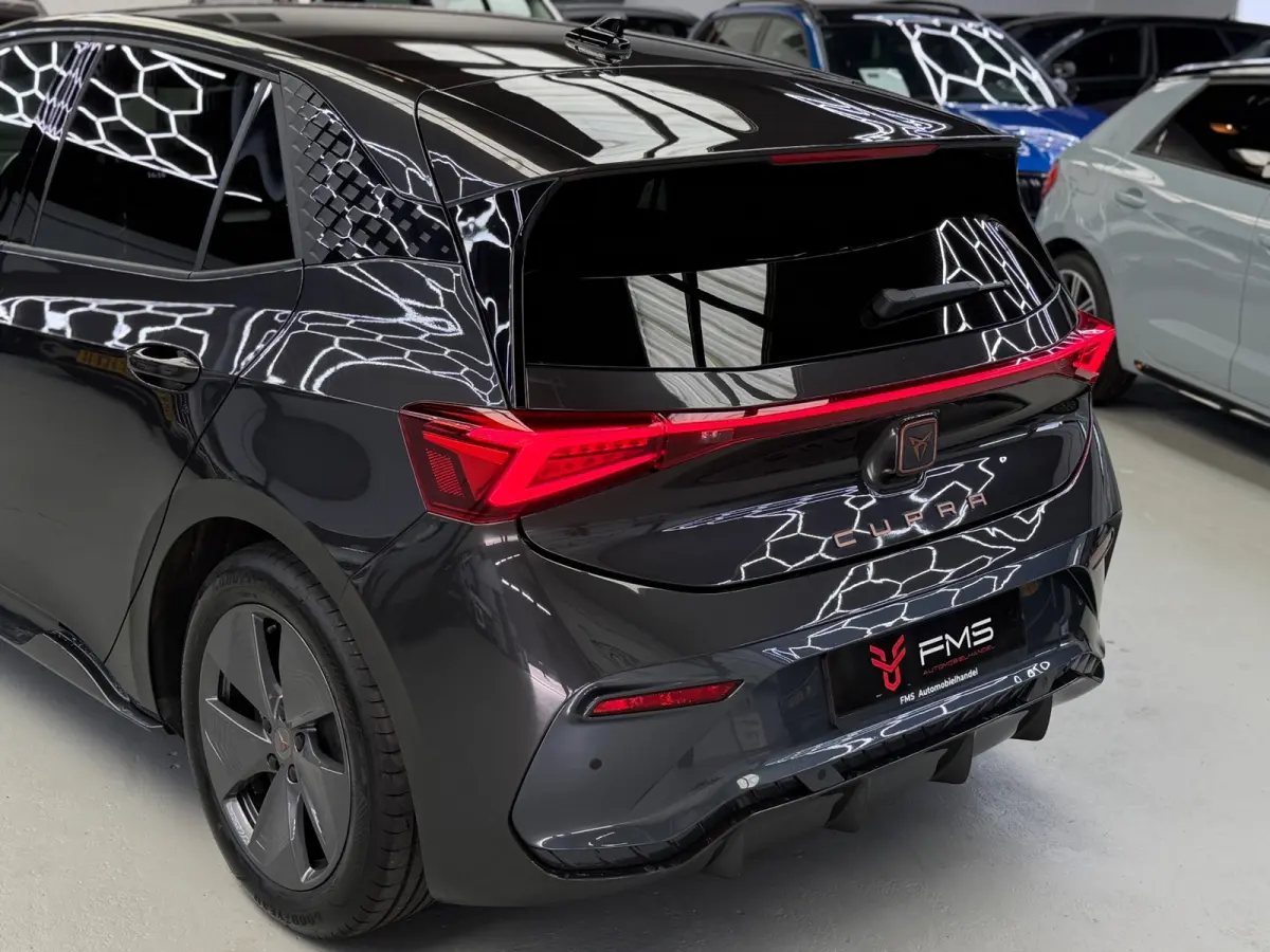 Essential 62 kWh CarPlay 204 pk