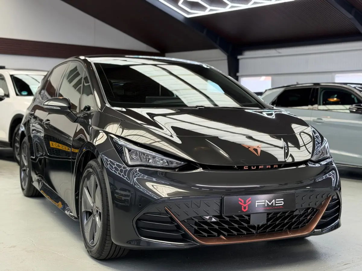 Essential 62 kWh CarPlay 204 pk