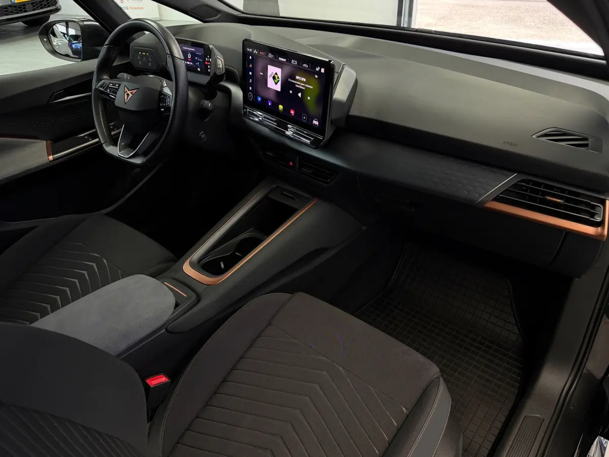 Essential 62 kWh CarPlay 204 pk