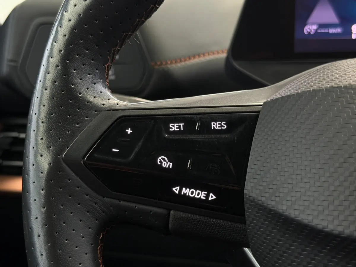 Essential 62 kWh CarPlay 204 pk