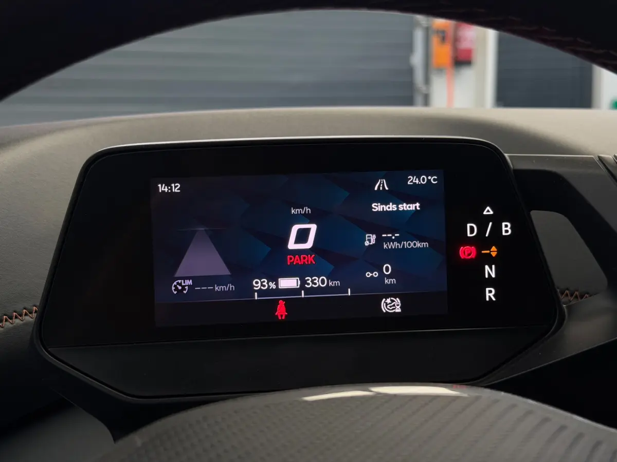 Essential 62 kWh CarPlay 204 pk