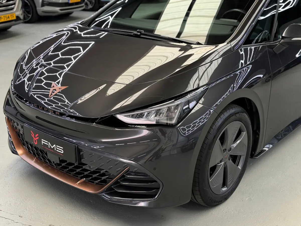 Essential 62 kWh CarPlay 204 pk
