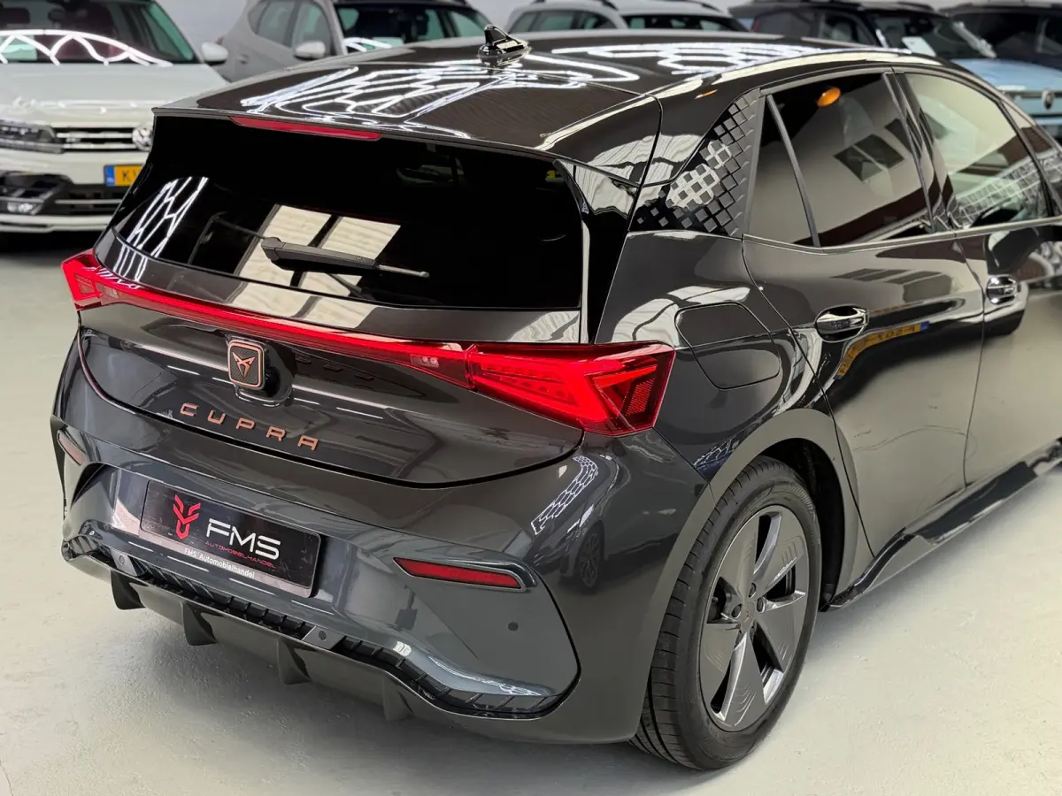 Essential 62 kWh CarPlay 204 pk