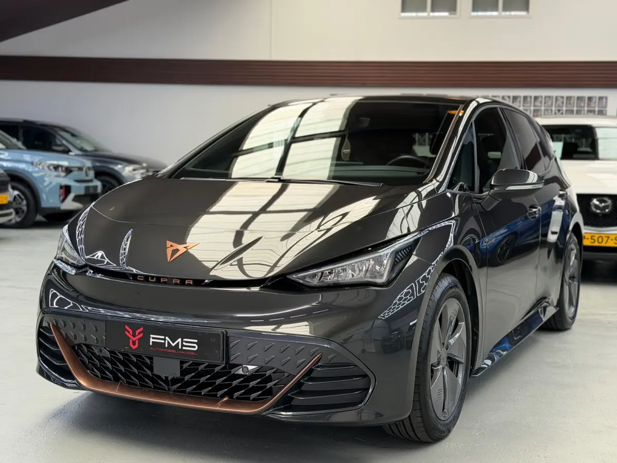 Essential 62 kWh CarPlay 204 pk