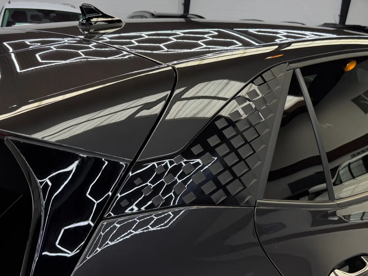 Essential 62 kWh CarPlay 204 pk