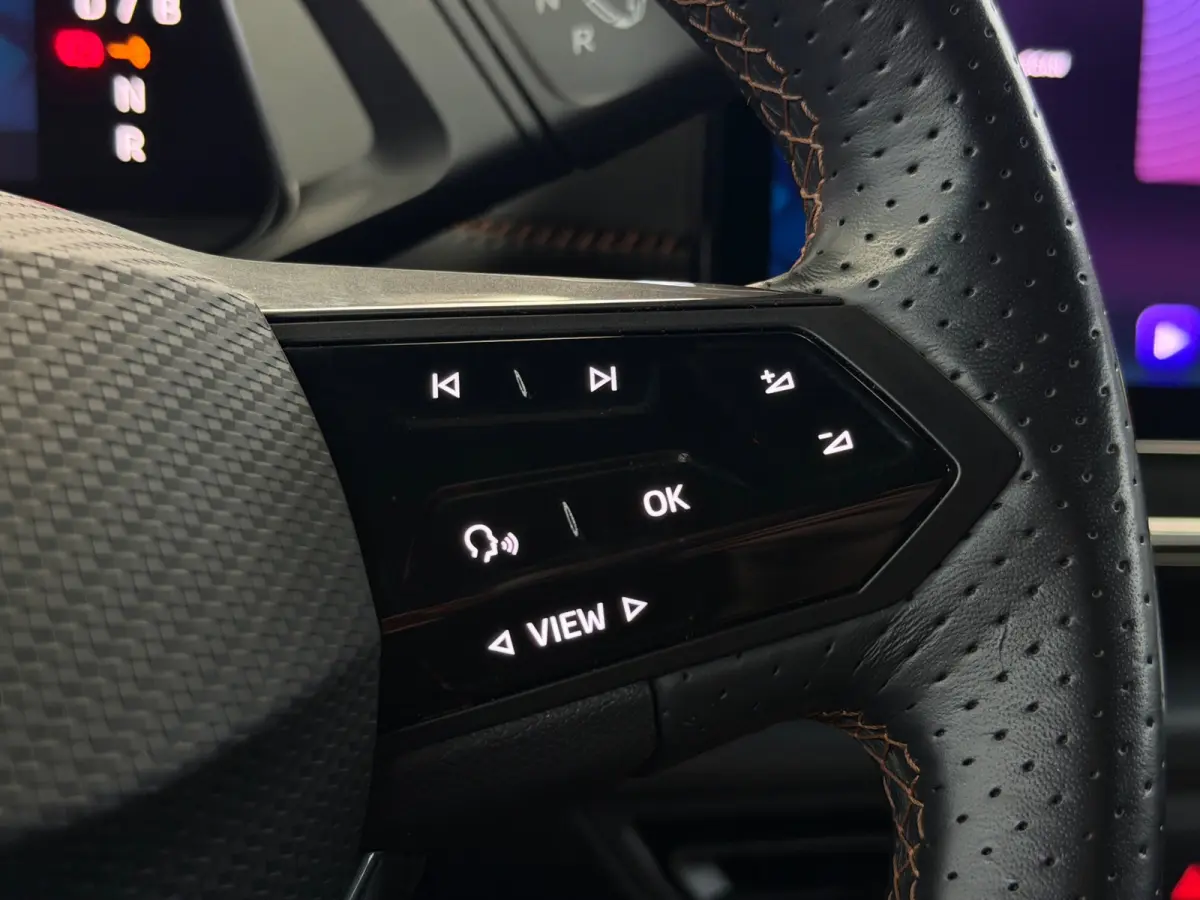 Essential 62 kWh CarPlay 204 pk