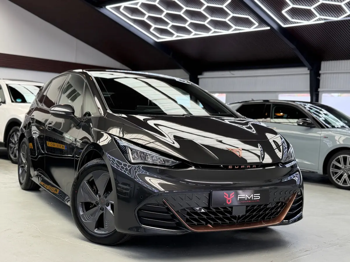 Essential 62 kWh CarPlay 204 pk