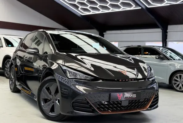 Essential 62 kWh CarPlay 204 pk