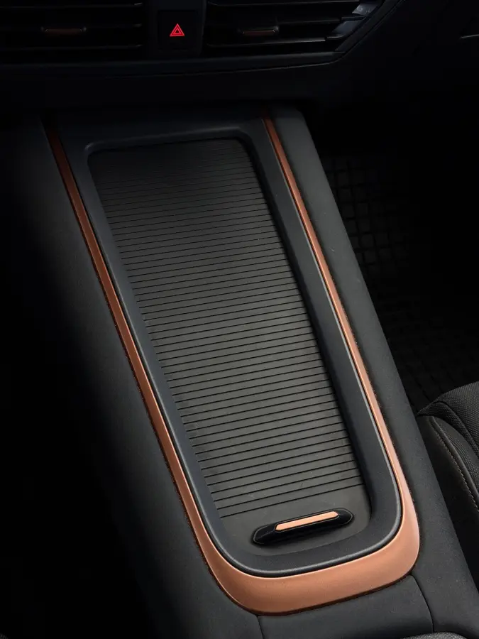 Essential 62 kWh CarPlay 204 pk