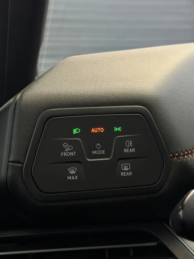 Essential 62 kWh CarPlay 204 pk