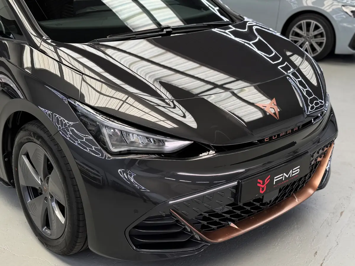 Essential 62 kWh CarPlay 204 pk