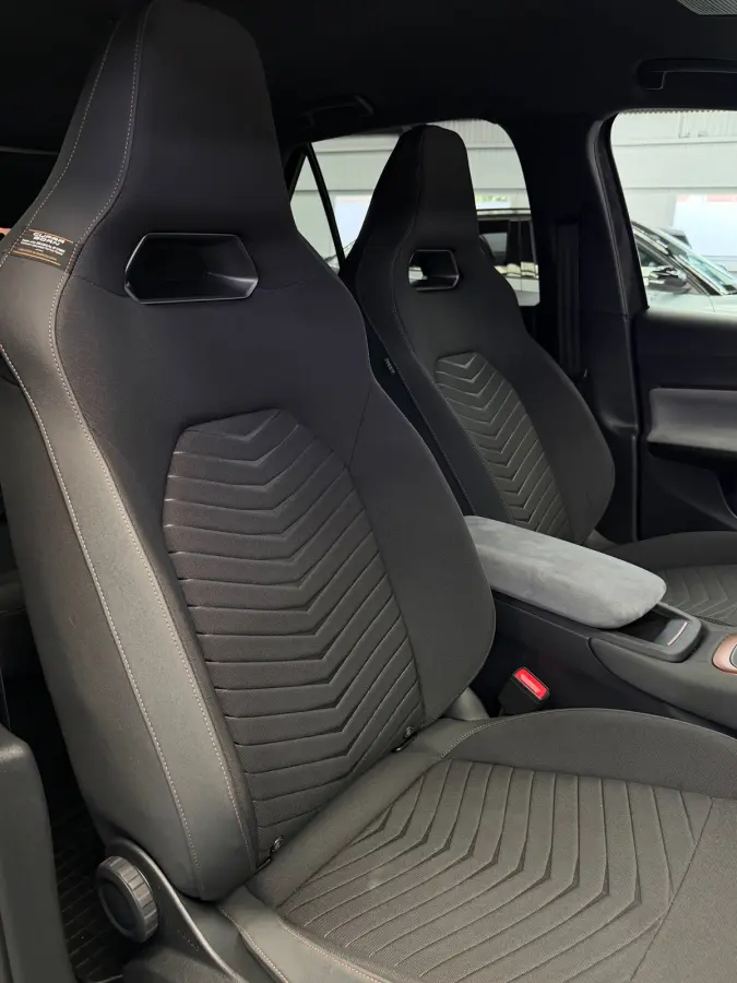 Essential 62 kWh CarPlay 204 pk