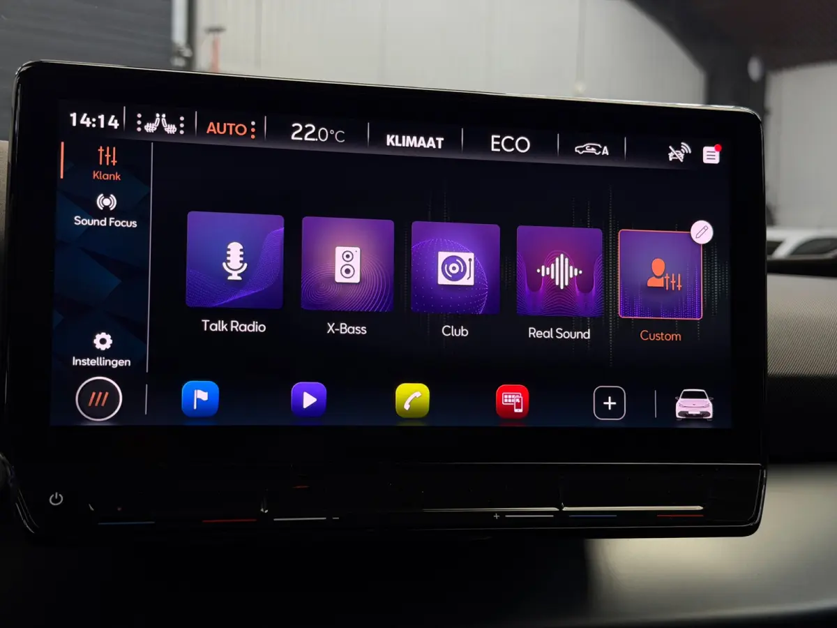 Essential 62 kWh CarPlay 204 pk
