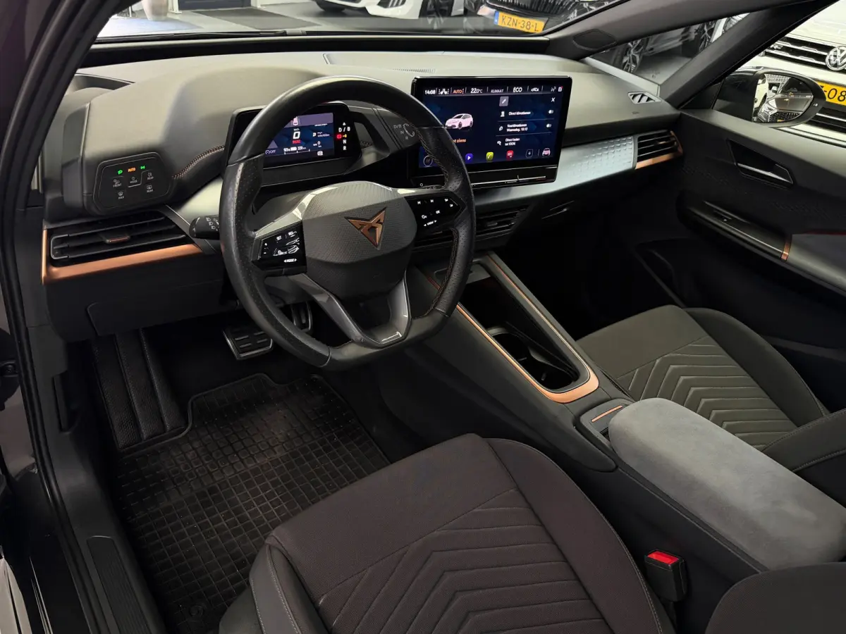 Essential 62 kWh CarPlay 204 pk