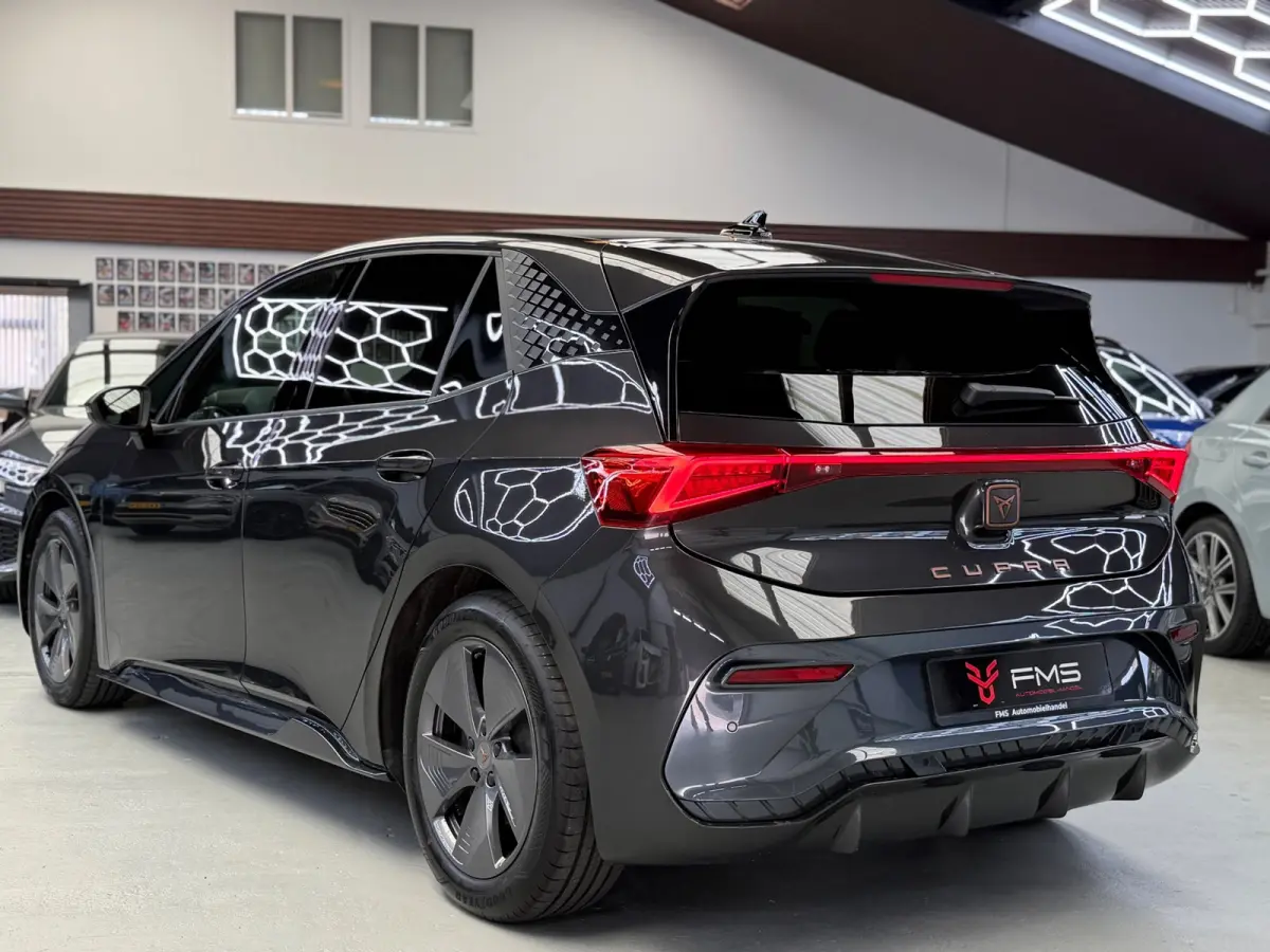 Essential 62 kWh CarPlay 204 pk