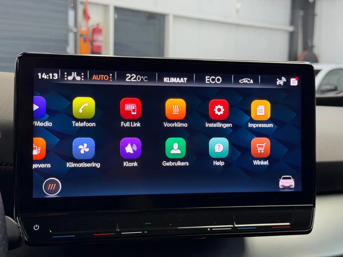 Essential 62 kWh CarPlay 204 pk