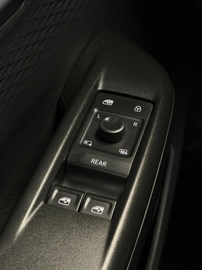 Essential 62 kWh CarPlay 204 pk