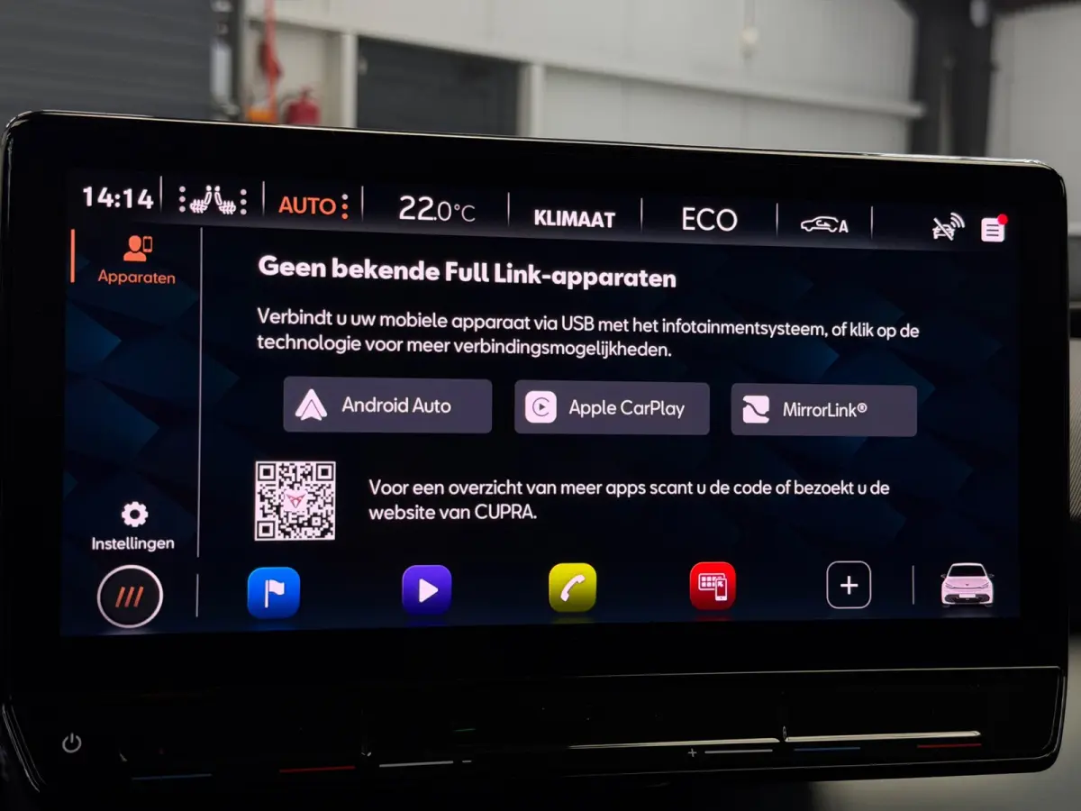 Essential 62 kWh CarPlay 204 pk