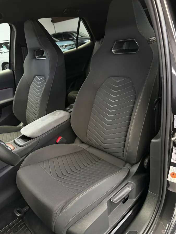 Essential 62 kWh CarPlay 204 pk