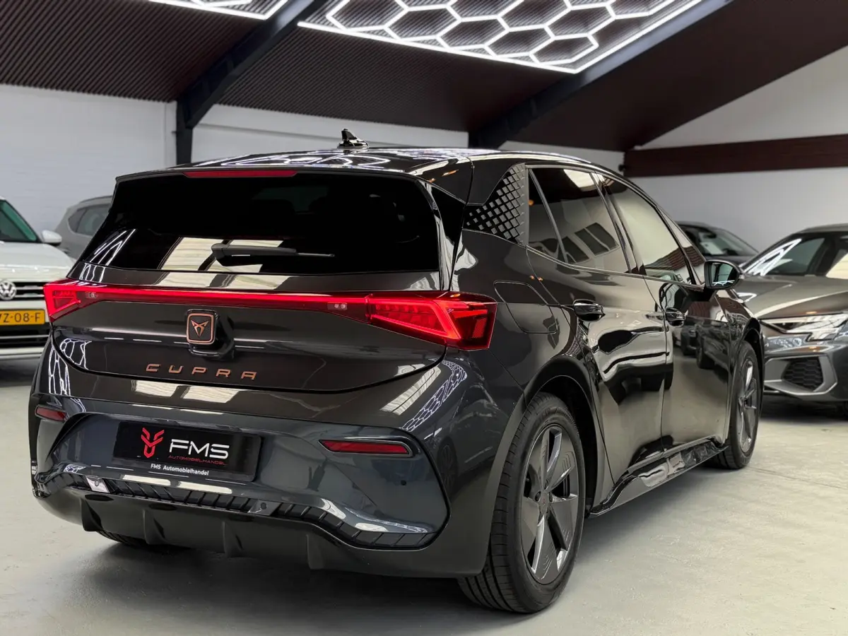 Essential 62 kWh CarPlay 204 pk