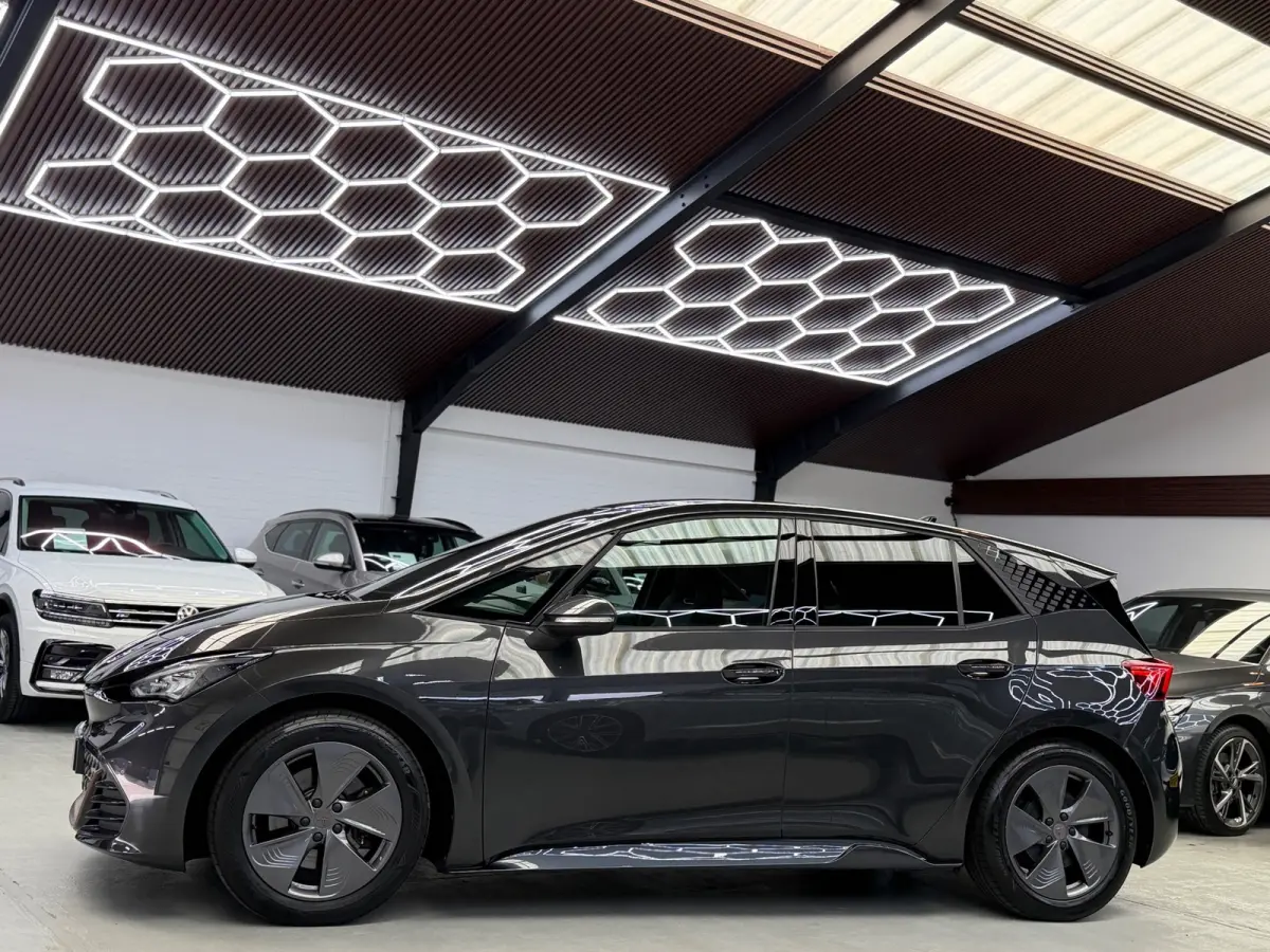 Essential 62 kWh CarPlay 204 pk